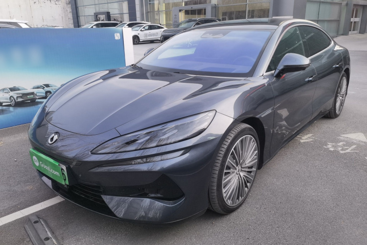 腾势Z9 2024款 1100km 四驱Ultra版车身外观1