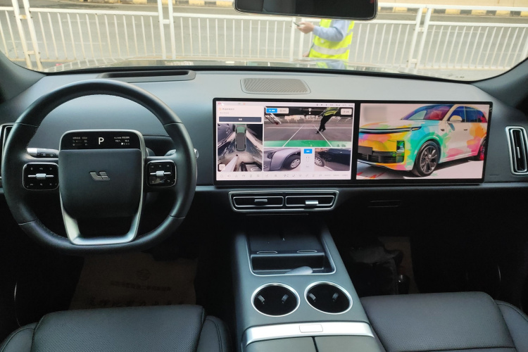 理想汽车 理想L8 2023款 Max中控内饰7002