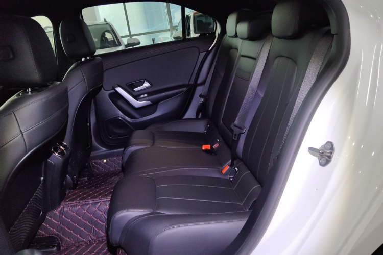 奔驰A级 2021款 A 180 L 运动轿车中控内饰7004