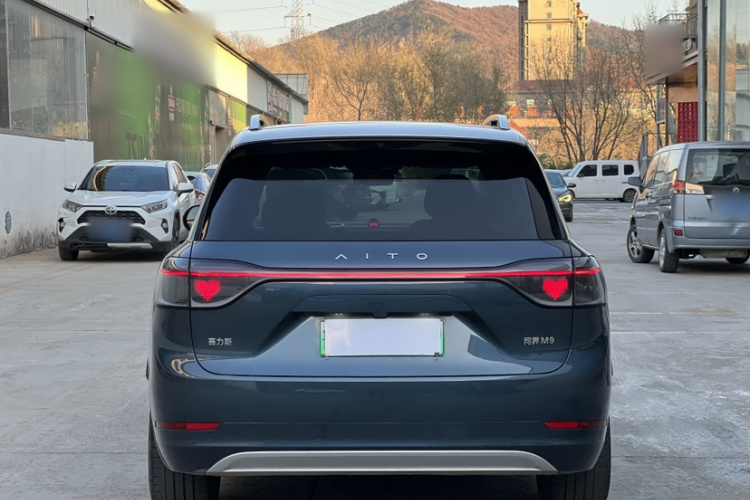 鸿蒙智行 问界M9 2024款 增程 Ultra版 52kWh 5座版车身外观6003