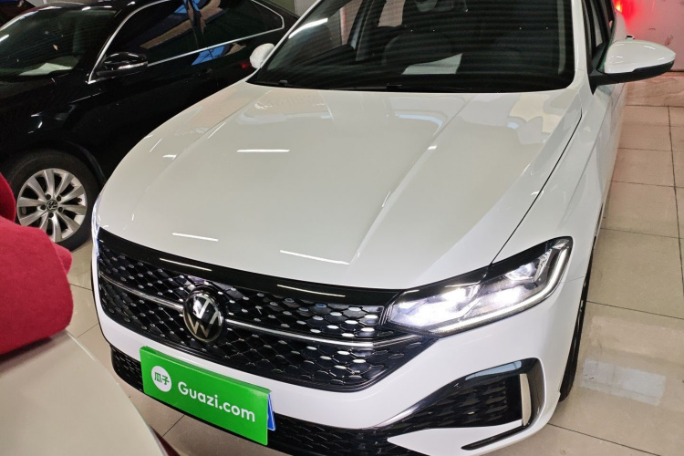 大众 朗逸 2024款 1.5L 自动星空五百万版车身外观2