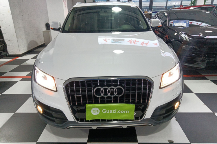 奥迪Q5 2018款 典藏版 40 TFSI 技术型车身外观2