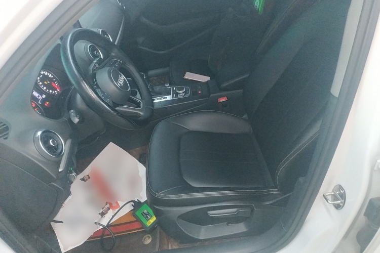 奥迪A3 2018款 30周年年型 Limousine 35 TFSI 进取型中控内饰19