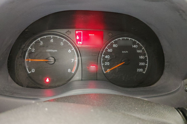 现代 瑞纳 2016款 1.4L 手动智能型GLS局部细节14