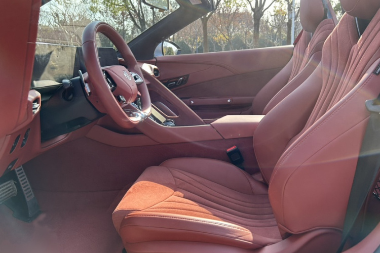 名爵 MG Cyberster 2024款 520km 传奇四驱版中控内饰7004