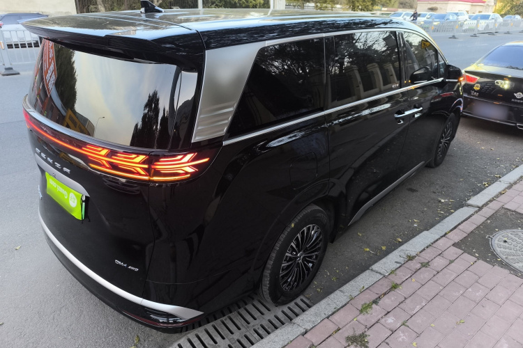 腾势D9 2024款 DM-i 980 四驱尊贵型车身外观7