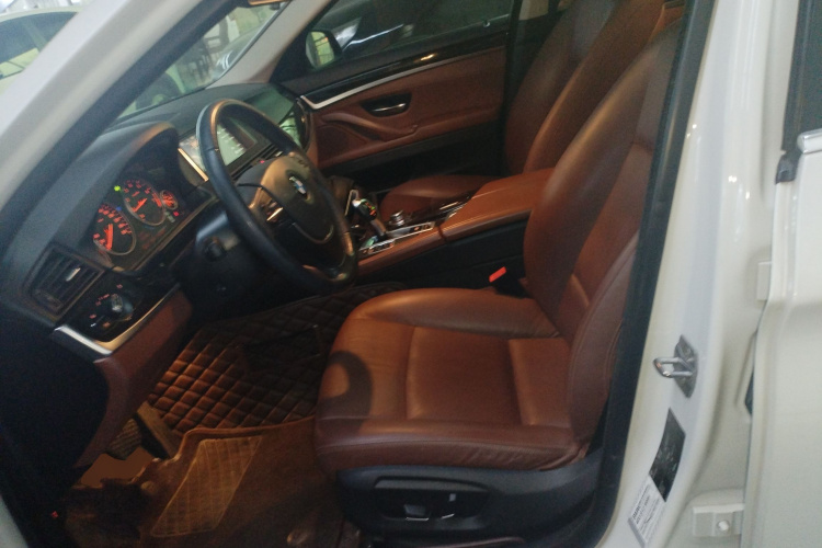 宝马5系 2014款 525Li 领先型中控内饰19