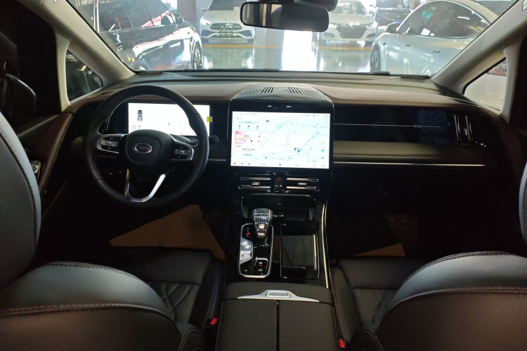 广汽传祺 传祺M8 2024款 大师系列 400T 尊贵版中控内饰7002