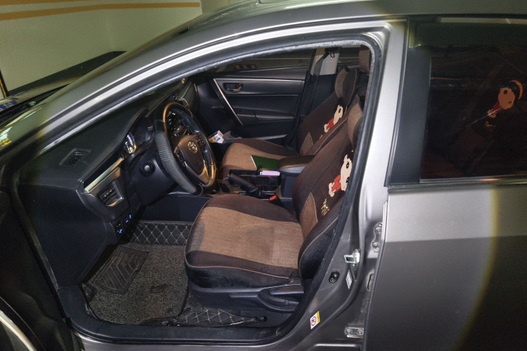 丰田 卡罗拉 2016款 双擎 1.8L E-CVT精英版中控内饰19