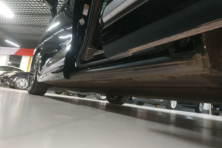 腾势D9 2022款 DM-i 1040 尊贵型局部细节9002