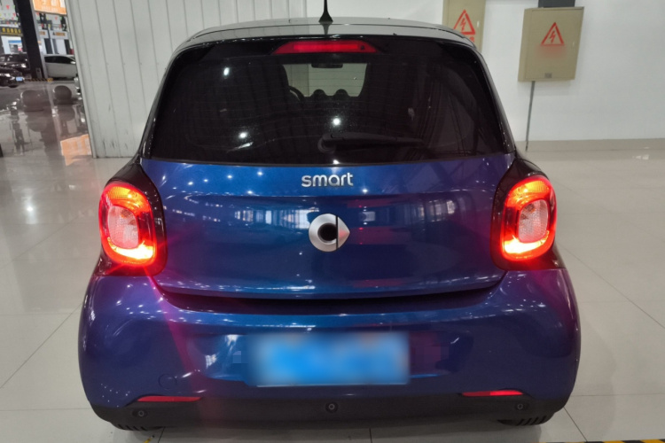 smart forfour 2016款 0.9T 66千瓦先锋版车身外观6004