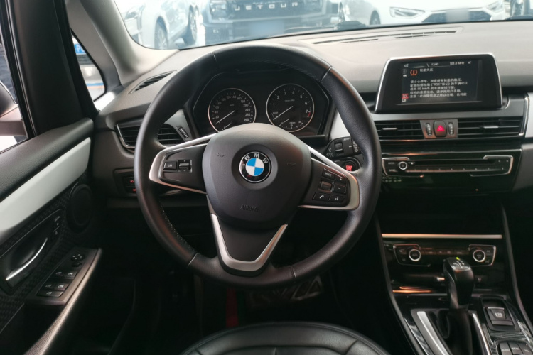 宝马2系旅行车 2016款 218i 领先型中控内饰13