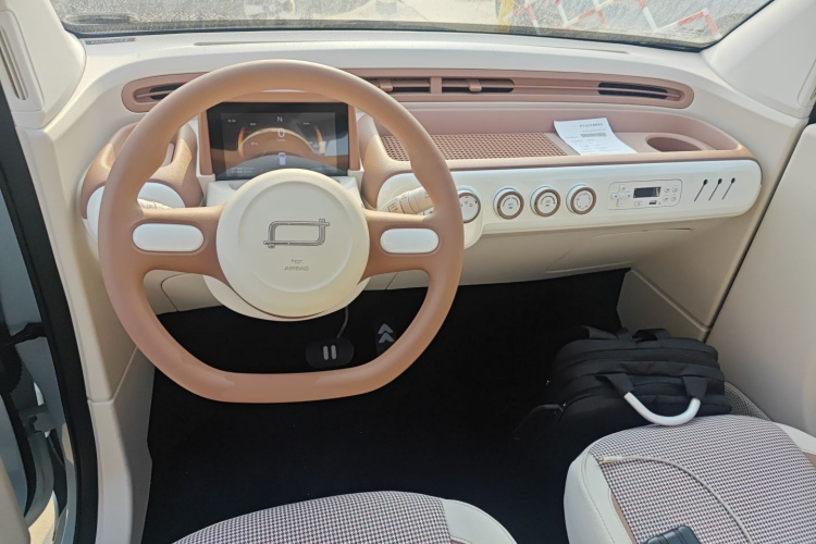 奔腾小马 2026款 222km 炫彩马中控内饰12