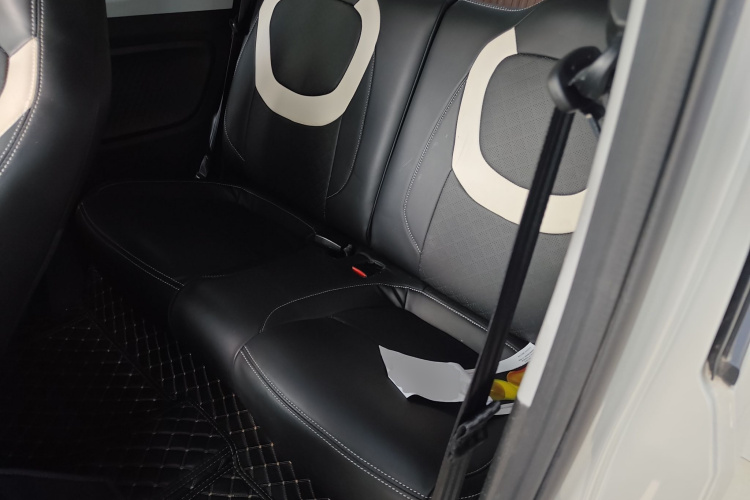 五菱汽车 宏光MINIEV 2024款 第三代 215km 进阶版中控内饰7004