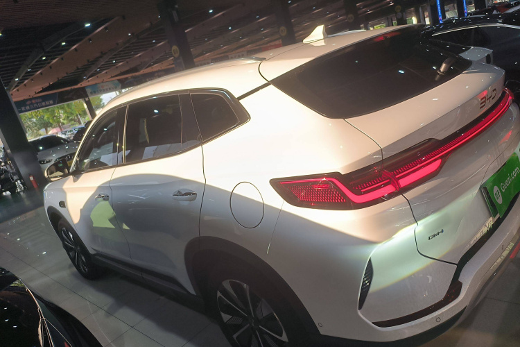 比亚迪 宋PLUS新能源 2025款 DM-i 智驾版 112KM 尊荣型车身外观6003