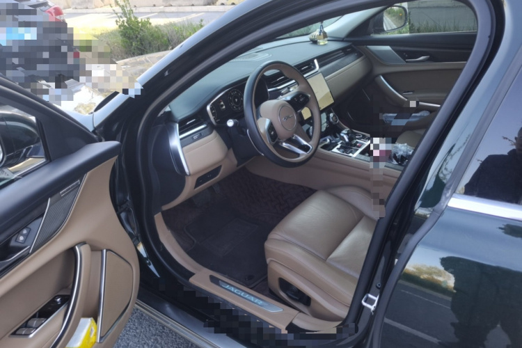 捷豹XFL 2022款 XFL 2.0T P250 两驱尊享豪华版中控内饰7003