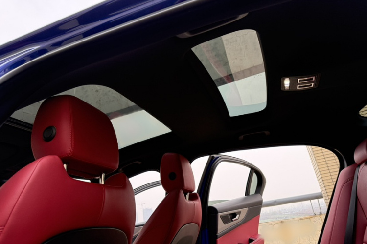 捷豹XEL 2020款 2.0T 200PS R-DYNAMIC S进取运动版中控内饰7005