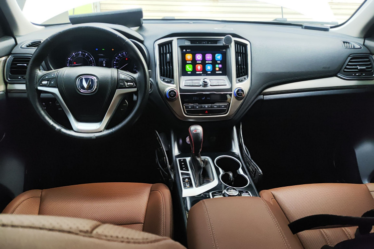 长安CS95 2017款 2.0T 四驱智驭版中控内饰12