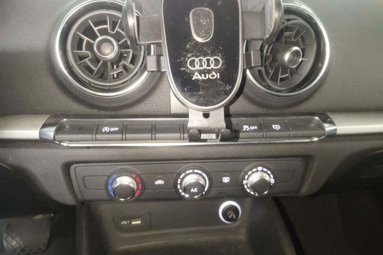 奥迪A3 2018款 30周年年型 Sportback 35 TFSI 进取型局部细节16