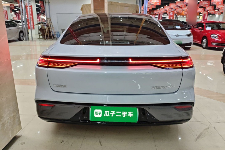 吉利银河 银河星耀8 2025款 130km EM-i 旗舰版车身外观6