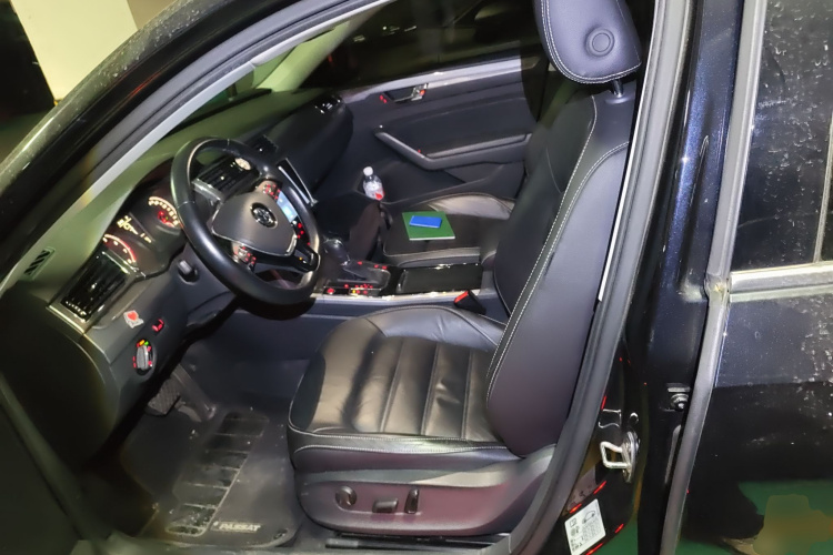 大众 帕萨特 2017款 330TSI DSG尊荣版中控内饰19