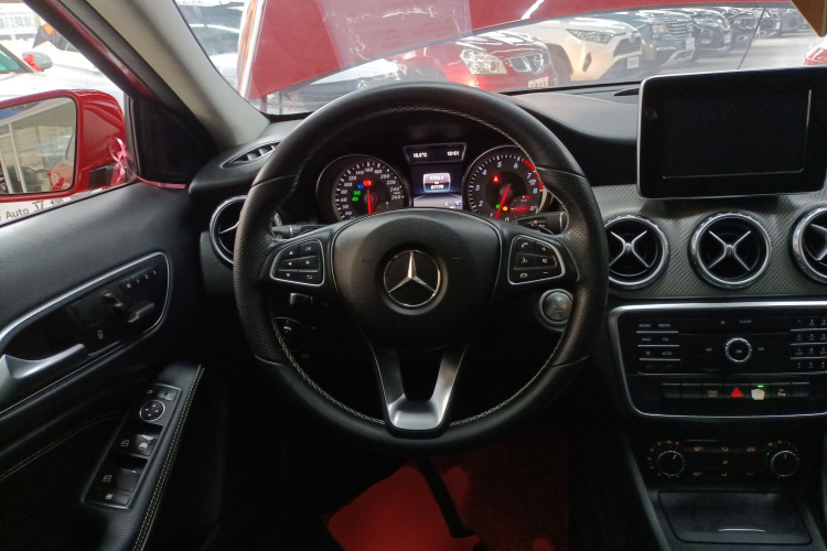 奔驰GLA 2016款 GLA 200 动感型局部细节13