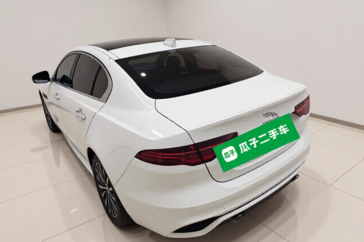 捷豹XEL 2020款 2.0T 200PS R-DYNAMIC 青春运动版车身外观5