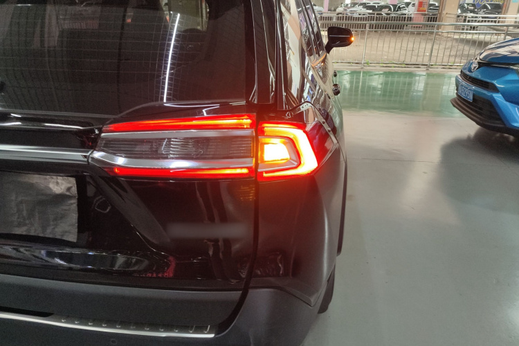 丰田 威兰达 2022款 2.0L CVT两驱豪华版车身外观9