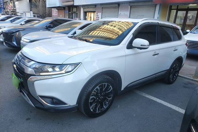 三菱 欧蓝德 2019款 2.4L 四驱致享版 7座 国V车身外观4