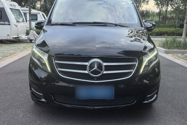奔驰V级 2018款 V 260 L 尊贵加长版 国V车身外观6003