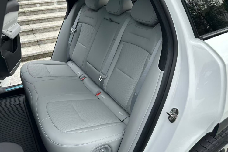 蔚来ES6 2024款 75kWh中控内饰7008