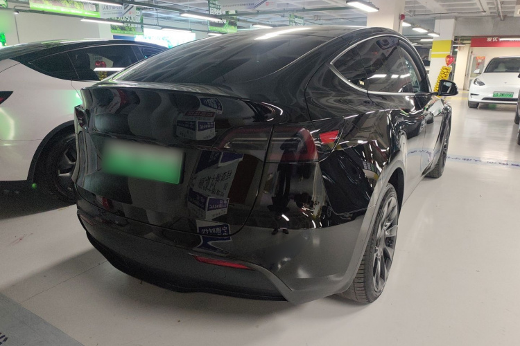 特斯拉 Model Y 2022款 长续航全轮驱动版车身外观7
