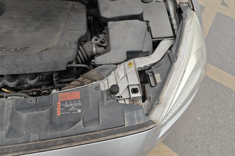 福特 福克斯 2015款 三厢 1.6L 自动风尚型局部细节9007