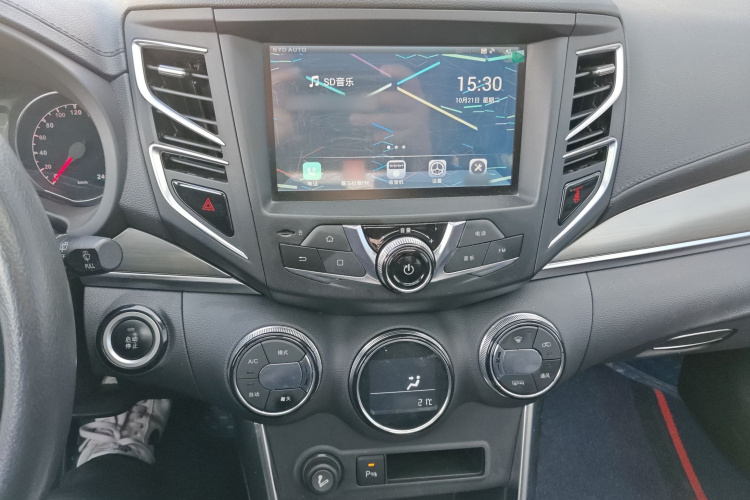 比亚迪 宋 2016款 盖世版 1.5TID 自动精英型局部细节16