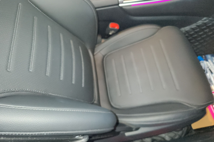 奔驰GLC 2024款 GLC 300 L 4MATIC 豪华型 5座局部细节41