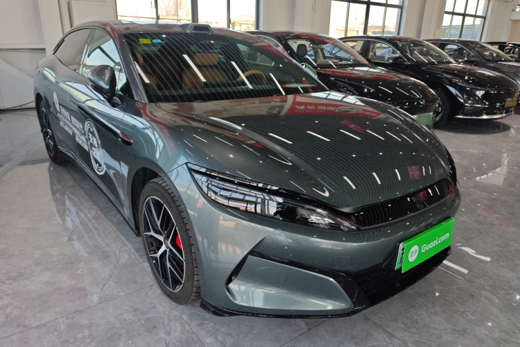 比亚迪 汉L 2025款 DM-p 四驱激光雷达旗舰型车身外观3