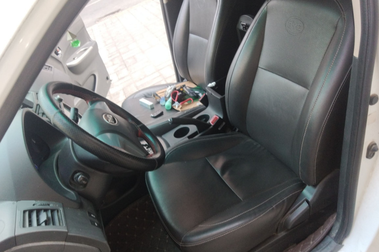 比亚迪L3 2015款 节能版 1.5L 自动舒适型中控内饰19