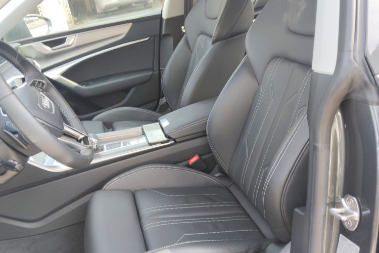 奥迪A7 2024款 45 TFSI 臻选型中控内饰19