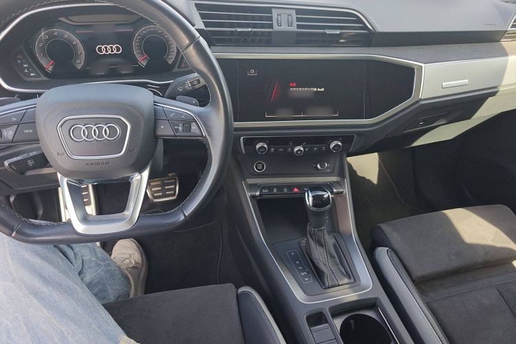 奥迪Q3 2023款 改款 40 TFSI 时尚动感型中控内饰12