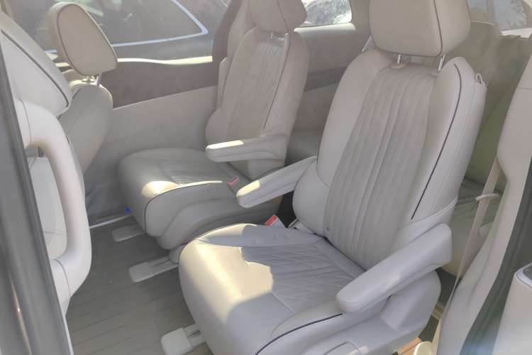 别克GL8 2022款 陆上公务舱 652T 豪华型中控内饰7004