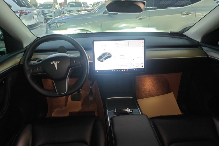 特斯拉 Model Y 2021款 标准续航后驱版中控内饰7002