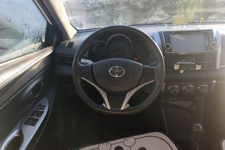 丰田 威驰 2014款 1.5L 手动智尚版中控内饰13