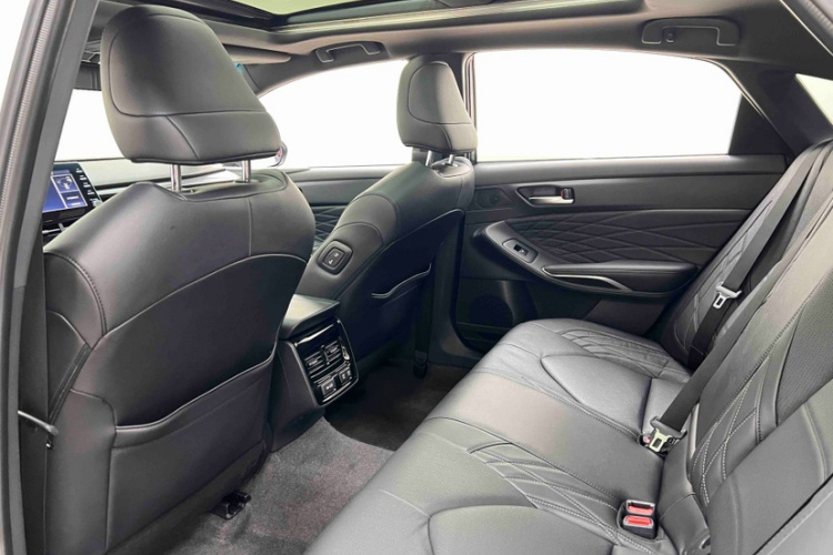 丰田 亚洲龙 2019款 双擎 2.5L XLE尊贵版 国VI中控内饰7001