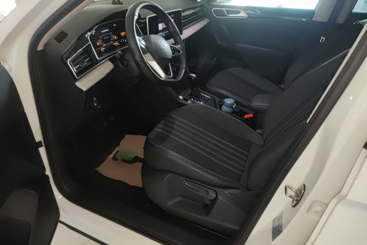 大众 途观L 2023款 330TSI 自动两驱舒享版中控内饰19