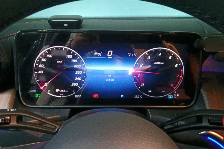 奔驰GLC 2024款 GLC 300 L 4MATIC 动感型 5座局部细节14