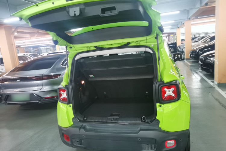 Jeep 自由侠 2017款  180T 自动劲能版局部细节23