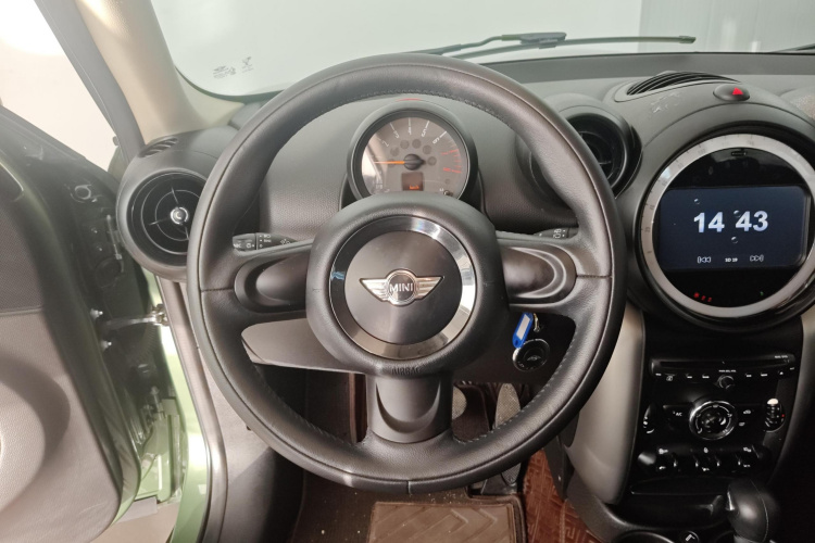 MINI Countryman 2014款 1.6L ONE中控内饰13