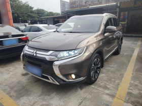 三菱 欧蓝德 2020款 2.4L 四驱致享版 5座