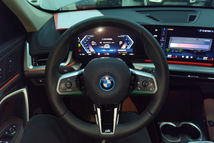 宝马iX1 2023款 eDrive25L M运动套装中控内饰13