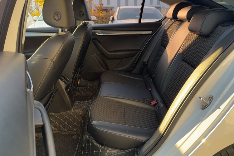 斯柯达 明锐 2019款 1.5L 自动智行豪华版 国VI中控内饰7004